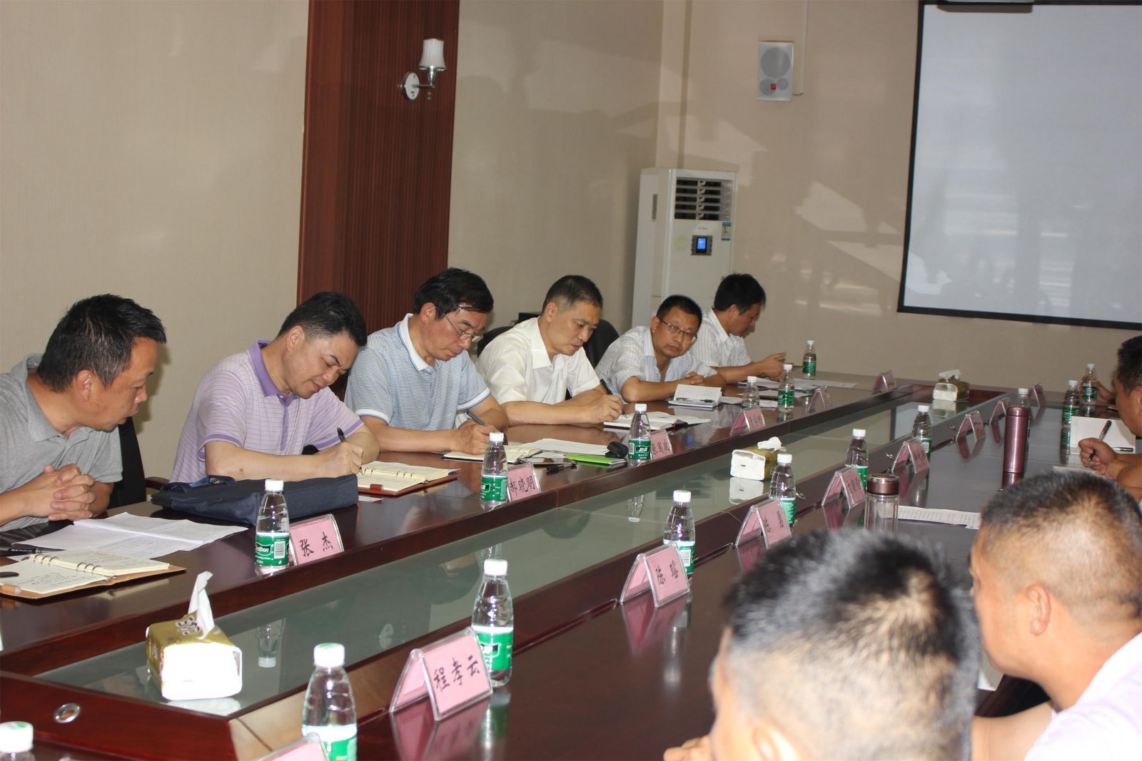 中国农科院蚕研所党委书记张国政调研安泰茧丝绸集团